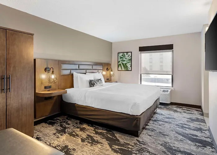 Western & Hotel 2*